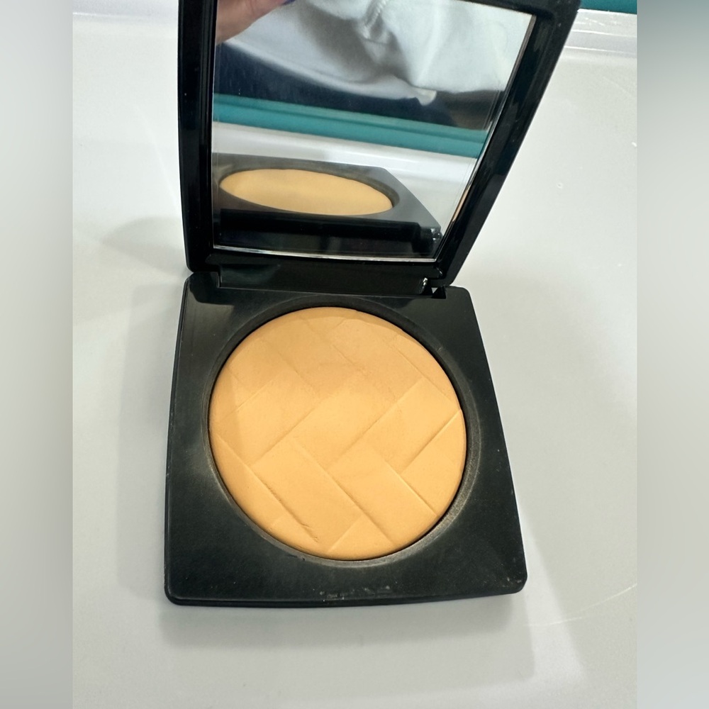 Bobby Brown vitamin enriched press powder in neutral